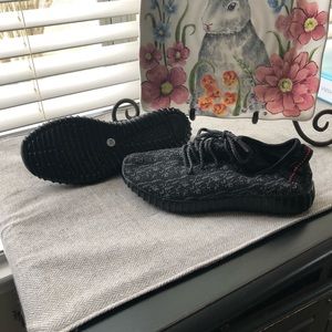 Look alike yeezys. Not authentic